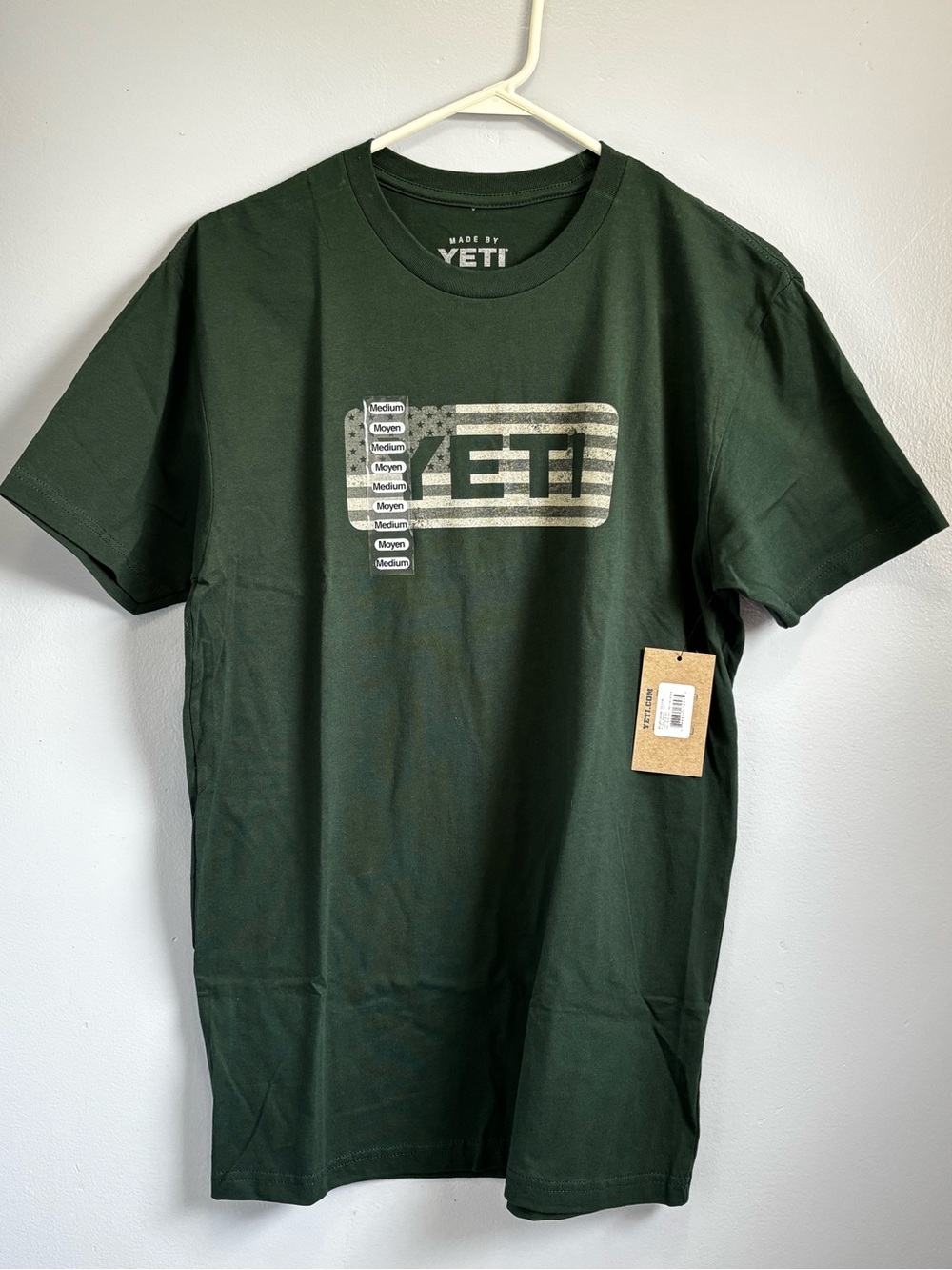 YETI Men's Flag Badge Short-Sleeve T-Shirt Sz M. NWT
